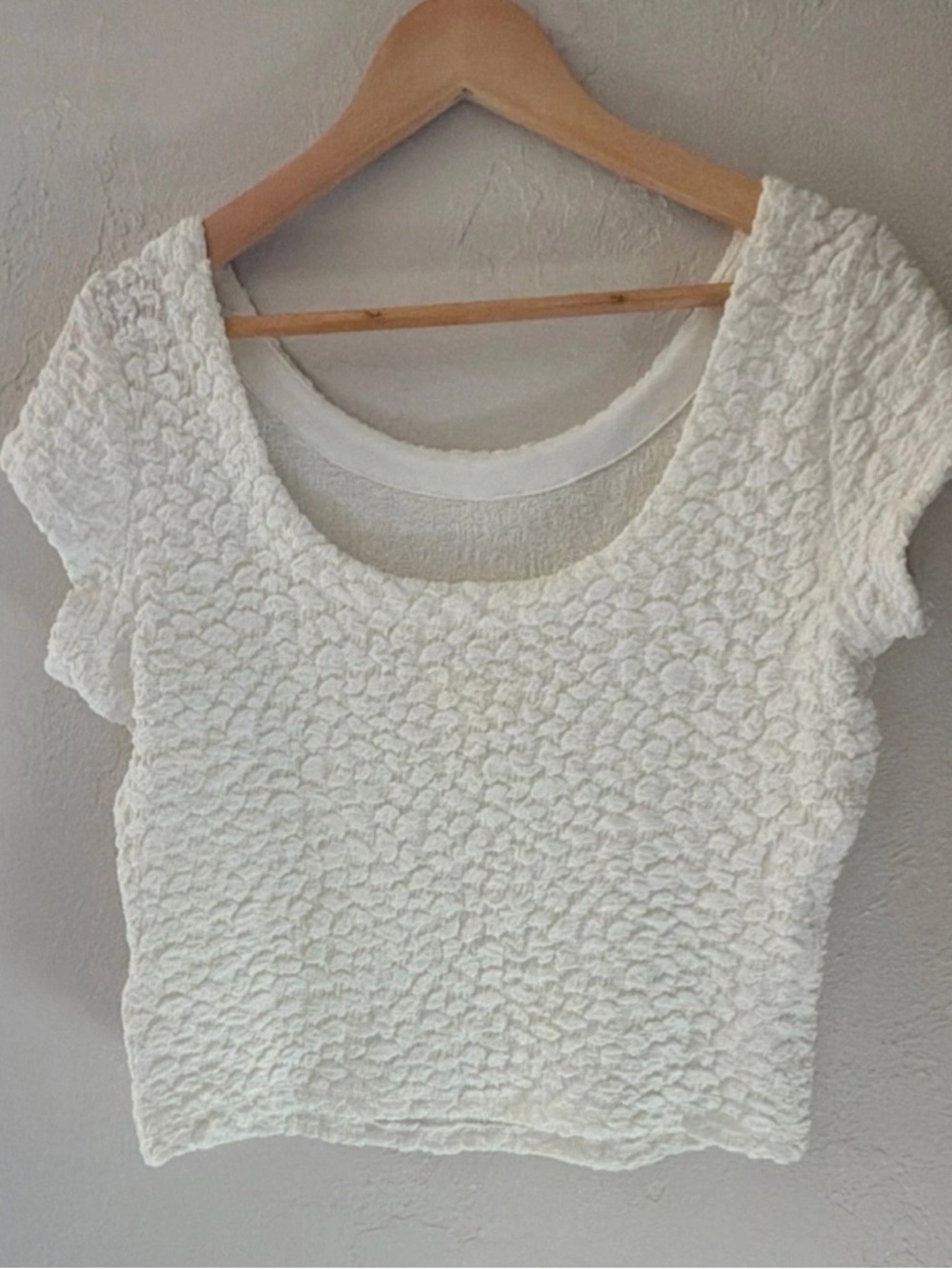 Maeve by Anthropologie textured crop top in white size Medium